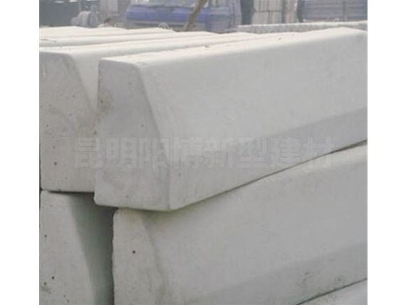 昆明水泥路沿石安裝需要注意什么？