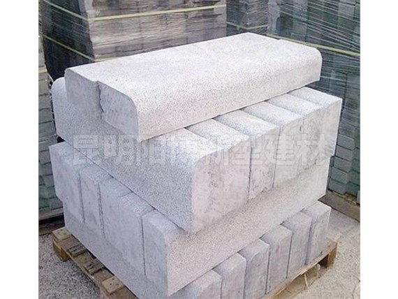 路沿石施工中如何保證平整度？昆明陽(yáng)博水泥分享